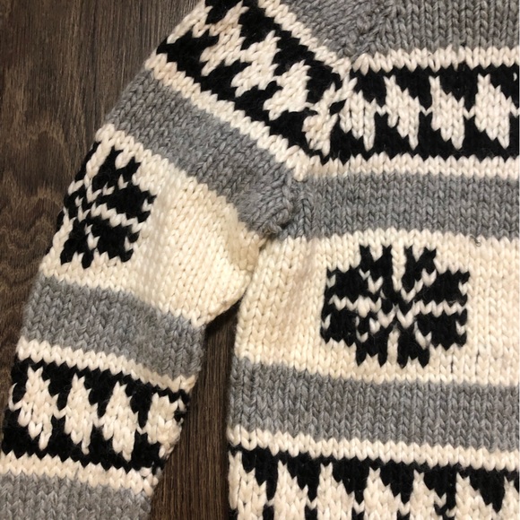 Vintage Handmade Cowichan Zip Up Sweater - Picture 9 of 17